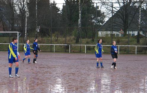 zweites Punktspiel. Schlammschlacht gegen Wilhelmsburg. 5:1 verloren